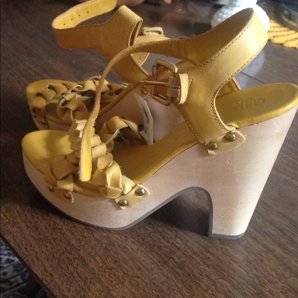 Gap summer clogs NWT